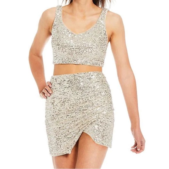 NWT! Sequins 2 piece cropped evening dress - Picture 2 of 8